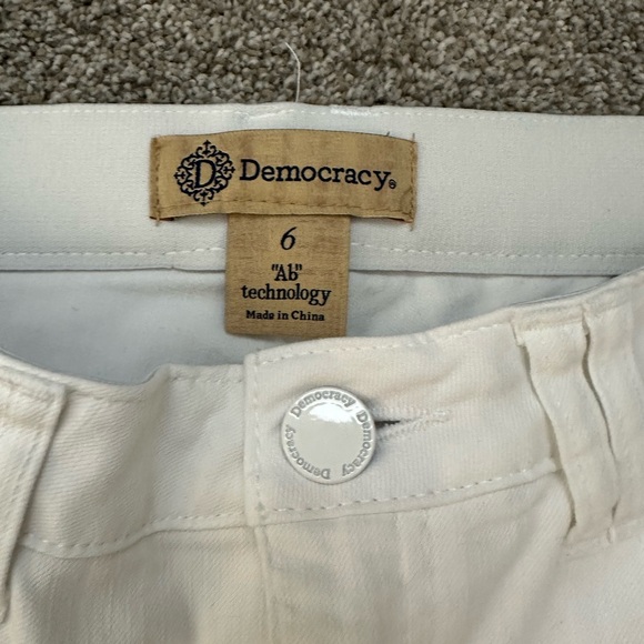 Democracy Women's white capris jeans size 6 NWOT - Picture 3 of 8